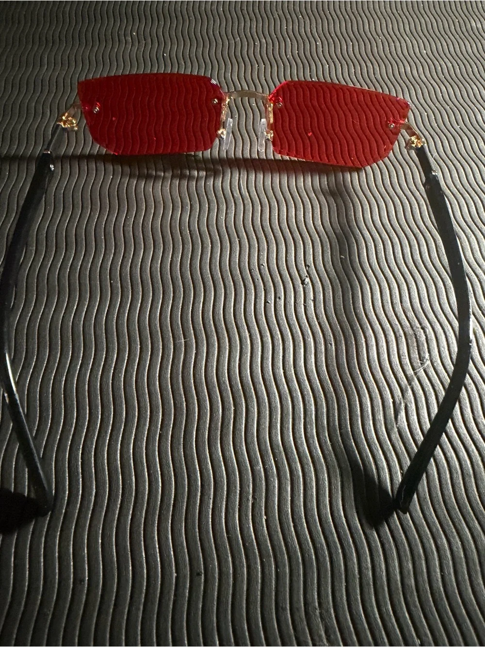 Men's Rimless Red Lens Sunglasses - Gold Bridge